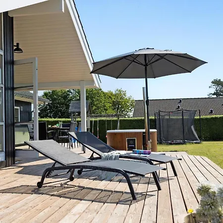 Сasa de vacaciones 3 Bedroom Lovely In