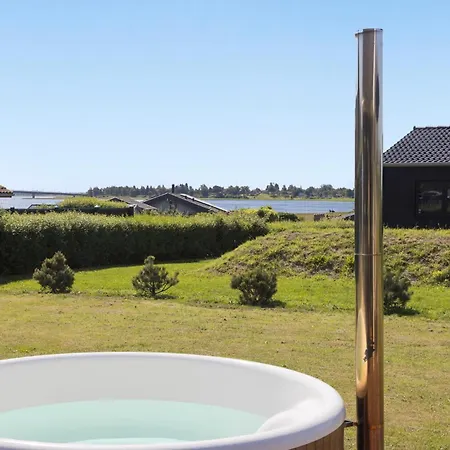 Сasa de vacaciones 3 Bedroom Lovely In *