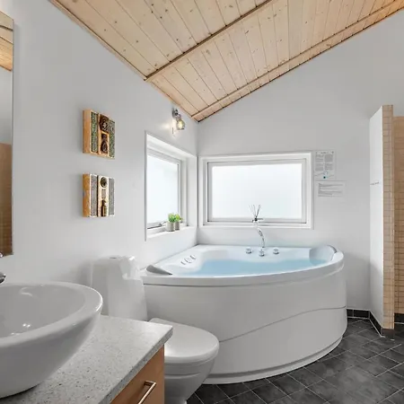 Сasa de vacaciones 3 Bedroom Lovely In