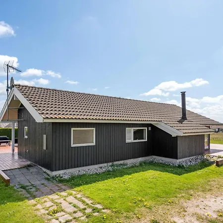 3 Bedroom Lovely In Сasa de vacaciones Jægerspris